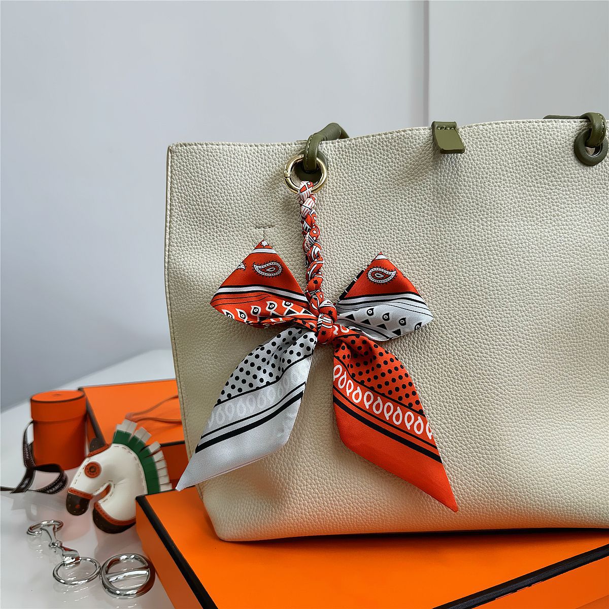 Elegante Ciondolo per Borsa a  - Women'S Ysl Fashion recensione e prezzo