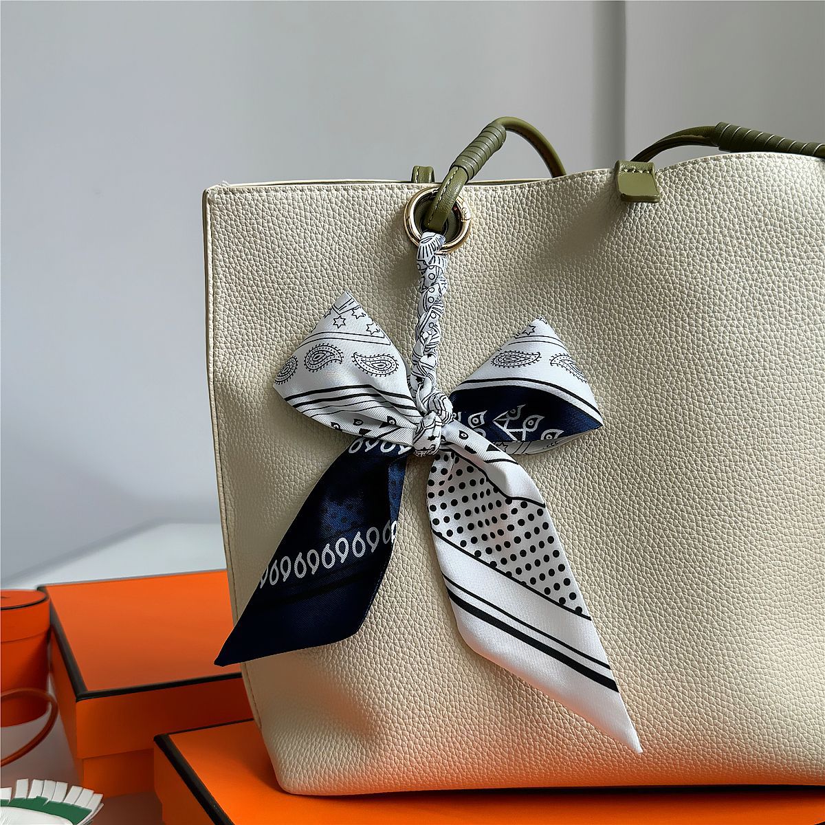Elegante Ciondolo per Borsa a  - Women'S Ysl Fashion recensione e prezzo